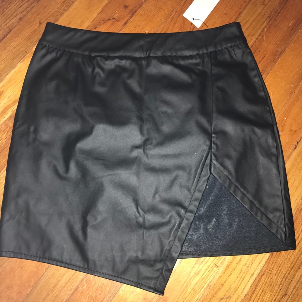 Leather mini skirt size M